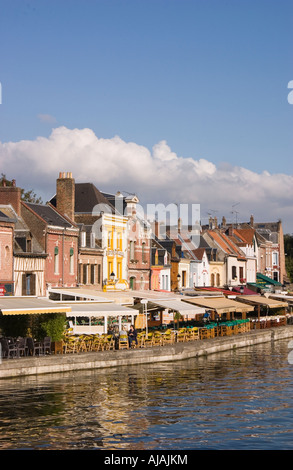 Restaurants sur les rives du fleuve de la somme dans le quartier St Leu à Amiens en Picardie Banque D'Images