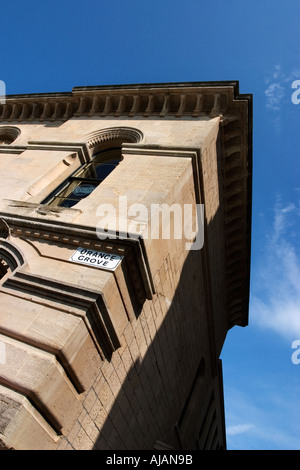L'ancien bâtiment de la station de police dans la région de Orange Grove Bath Somerset Angleterre maintenant converti en un restaurant. Banque D'Images