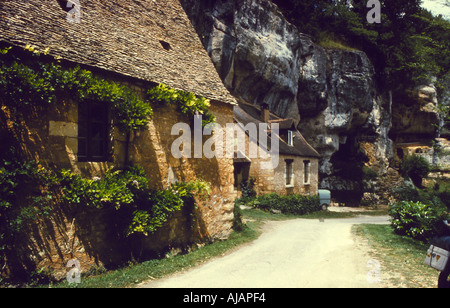 Le calcaire et le musée de la grotte de Dordogne célèbre pour son association avec l'homme préhistorique France Banque D'Images