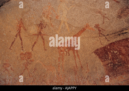 San ou à l'intérieur peintures Bushman Nswatugi grotte dans le Parc National de Matobo Zimbabwe Banque D'Images