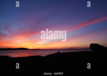 Superbe coucher de soleil écossais sur la baie de Gruinard, Laide, Wester Ross, Highland Scotland, sur la route de la côte nord 500 Banque D'Images