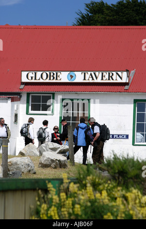 Les randonneurs à la réunion Planète Pub à Stanley, capitale de l'Atlantique Sud, l'île Falkland Banque D'Images