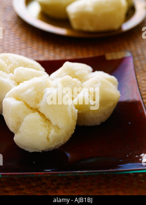 Petits pains de riz cuit à la vapeur (Puto), nourriture philippine Banque D'Images