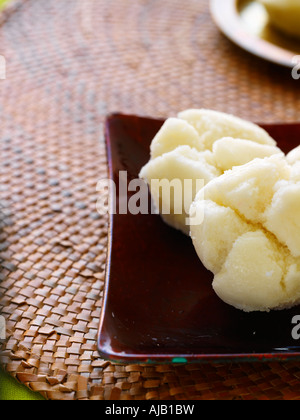 Petits pains de riz cuit à la vapeur (Puto), nourriture philippine Banque D'Images