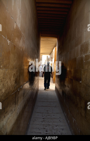 Passage de pierres lisse en salle hypostyle dans Zoser s complexe funéraire de Saqqarah, près du Caire Egypte Afrique Banque D'Images