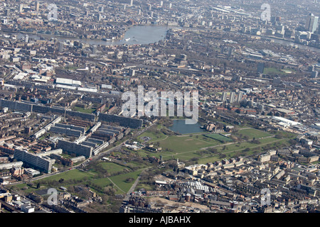 Vue aérienne au nord-est de Peckham Bermondsey et Rotherhithe London SE15 SE16 et SE17 England UK oblique de haut niveau Banque D'Images