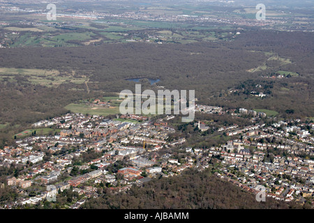 Vue aérienne au nord-ouest de la forêt d'Epping Eau Connaught et banlieue Londres Angleterre Royaume-uni IG10 oblique de haut niveau Banque D'Images