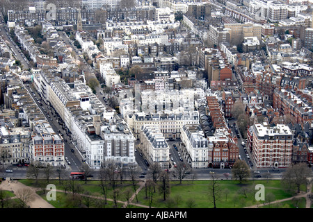 Vue aérienne au sud-ouest de banlieue de Kensington High Street et de Kensington Gardens London W8 England UK Banque D'Images