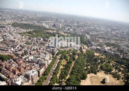 Vue aérienne au sud-est du coin sud-est de Hyde Park Green Park City of Westminster London W1 W2 W1 Angleterre UK High level Banque D'Images