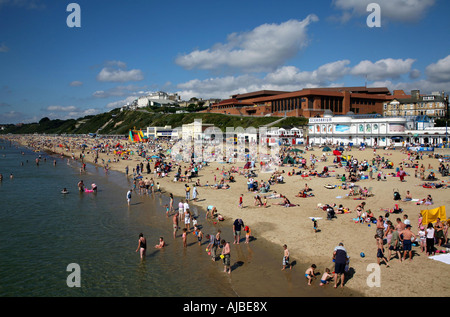 Vue sur centre International de Bournemouth et de la plage de la jetée Banque D'Images