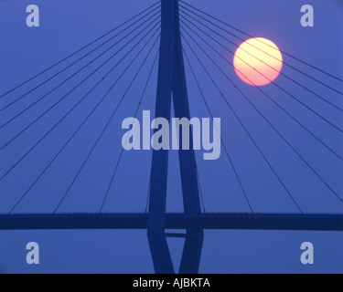 DK - Nouvelle-zélande-FALSTER : Coucher de soleil sur Farø Bridge Banque D'Images