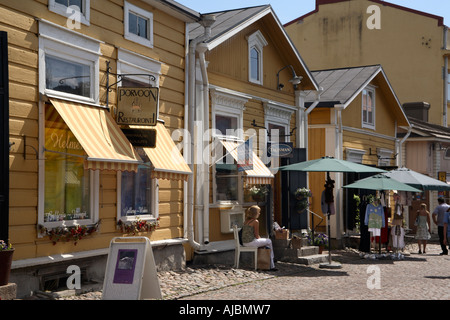 La Finlande. Porvoo. La vieille ville sur la rue Banque D'Images
