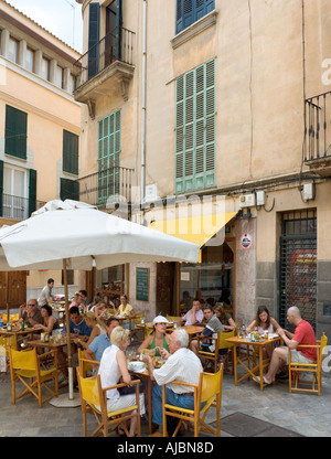 Restaurant à la Plaça de Santa Eulalia, centre-ville historique, à Palma, Majorque, Espagne Banque D'Images