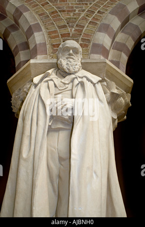 Sculpture de Charles Darwin à l'Université d'Histoire Naturelle Parcs Road Oxford Angleterre Banque D'Images