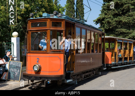 Le tram jusqu'à Puerto Soller (Port de Soller) dans la vieille ville de Soller, côte ouest, Mallorca, Espagne Banque D'Images