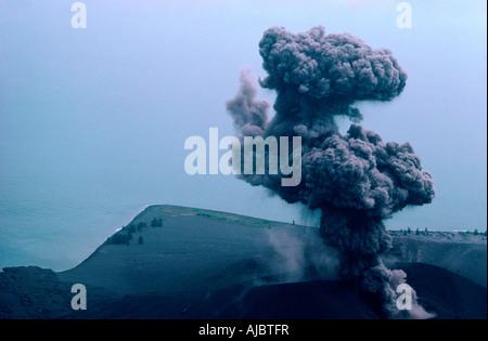 Java Indonésie Anuk Éruption Krakatoa 1979 Banque D'Images