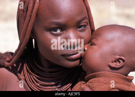 La mère et l'enfant Himba Namibie au sud du Kaokoveld Opuwo Namibie Photo de Jamie Marshall Banque D'Images