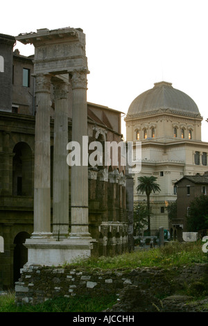 Temple d'Apollon, Socianus, théâtre de Marcellus et la Grande Synagogue de Rome, Rome, Italie Banque D'Images