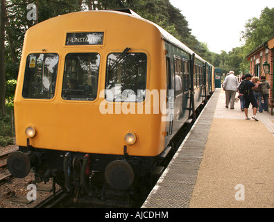 Automotrices diesels chez Holt Station sur la North Norfolk de fer. Banque D'Images