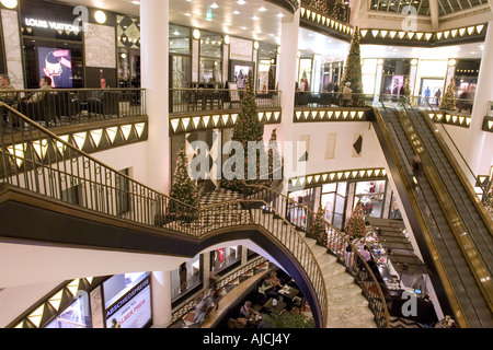 DE L'UE Allemagne Berlin capitale de la saison d'achats de Noël le Quartier 206 centre commercial de luxe la Friedrichstrasse ( NON PR ) Banque D'Images