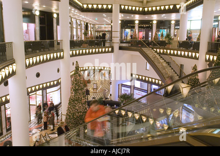 DE L'UE Allemagne Berlin capitale de la saison d'achats de Noël le Quartier 206 centre commercial de luxe pas de Friedrichstrasse PR Banque D'Images