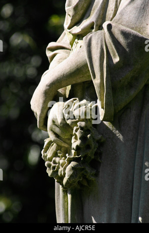 Le Cimetière de Highgate Londres Détail de l'ange de proue Banque D'Images