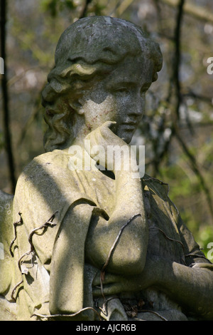 Le Cimetière de Highgate Londres détail d'un ange de proue Banque D'Images