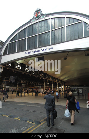 La gare ferroviaire de Paddington, l'entrée principal des passagers Banque D'Images