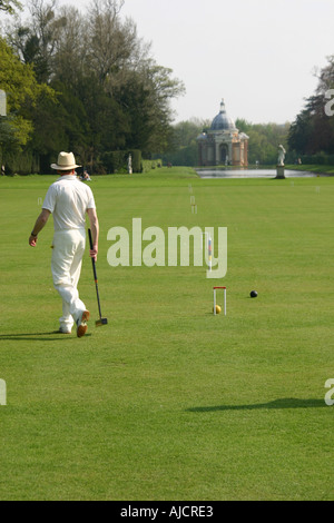 Au croquet sur la pelouse au Wrest park Banque D'Images