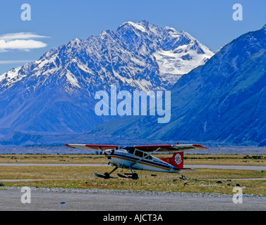 Mt Cook Airline Cessna206 avion sur ski dans l'aéroport de Mount Cook Nouvelle Zélande Banque D'Images