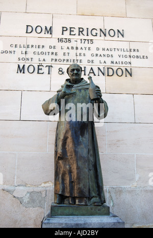 Statue de Dom Pérignon, Moët et Chandon, Epernay, Marne, Champagne-Ardenne, France Banque D'Images