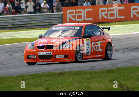 Colin Turkington conduisant son équipe BMW dans le RAC 2007 British Touring Car Championships de Snetterton Norfolk 29 juillet 2007. Banque D'Images