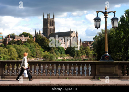 La Cathédrale de Worcester de Worcester Bridge, Worcestershire, Angleterre, Royaume-Uni Banque D'Images