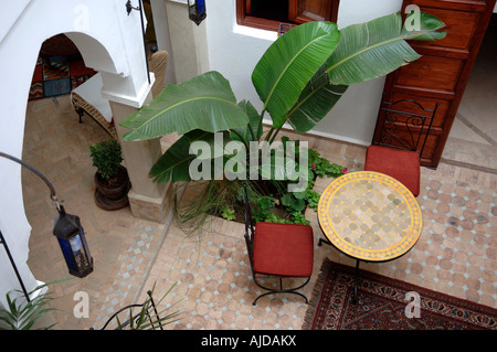 L'intérieur de Riad rénové dans la médina de Marrakech Maroc Banque D'Images