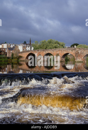 Dh Devorgilla bridge DUMFRIES GALLOWAY Plusieurs stone arch bridge across River Nith Banque D'Images