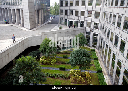 La Défense un important quartier des affaires, à l'ouest de la ville de Paris est le plus grand quartier d'affaires construit à cet effet en Europe Banque D'Images