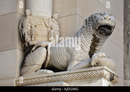 C'est l'un des rares scupltures gauche au clocher connu sous le nom de St à l'Doimus le palais de Dioclétien, Split Croatie. Banque D'Images