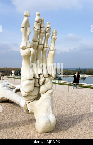 Sculpture intitulée Calamita Cosmica par Gino De Dominicis en exposition au château de Versailles Banque D'Images