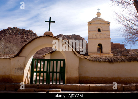 Ancienne église de la ville de Susques près de la montagne andine, Province de Jujuy, Argentine Banque D'Images