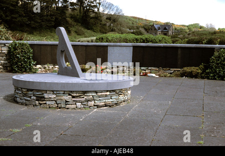 La baie de Dunmanus Ahakista Co Cork Irlande mémoire par l'artiste irlandais Ken Thompson à la catastrophe d'Air India 1985 Banque D'Images