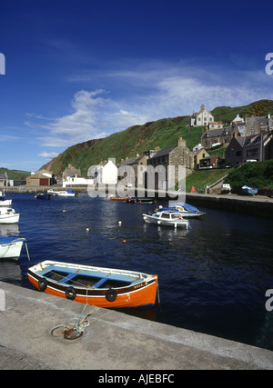 dh GARDENSTOWN ABERDEENSHIRE village de pêche port bateaux et maisons ecosse Banque D'Images