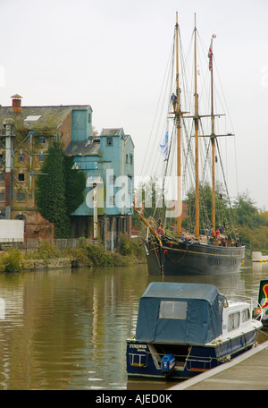 Kathleen peut Tallship à Gloucester Sharpness Canal par vieux frères nourriciers des tourteaux Mill Gloucester Tall Ships Festival 2007 Banque D'Images