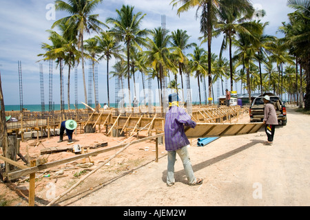 Bâtiments de plage de la reconstruction après le tsunami de 2004 Bang Niang Beach Khao Lak Sesana Banque D'Images