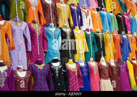 Sari coloré Magasin de vêtements de Little India à Singapour Banque D'Images