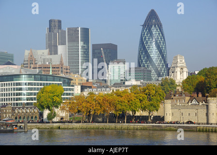 Ville Ville de Londres comprend de nouvelles édifice Willis en octobre 2007 vu au-delà de la couleur en automne à la Tour de Londres Banque D'Images