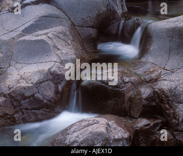 Cascades de rhyolite rose à l'Est de la fourche de la Rivière Noire Banque D'Images