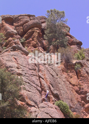 Californie Pinnacles National Monument male rock climber Banque D'Images