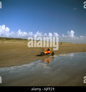 Buggy Kite Pembrey Sands sur Carmarthenshire South Wales UK KATHY DEWITT Banque D'Images