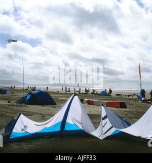 Kite buggy à Pembrey Sands dans Carmarthenshire South Wales UK . KATHY DEWITT Banque D'Images