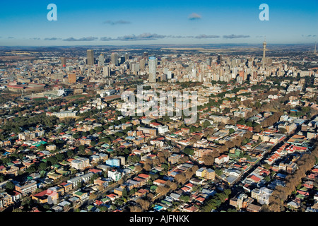 Centre-ville de Johannesburg avec les tours d'habitation dans l'arrière-plan vue aérienne, Province de Gauteng, Afrique du Sud Banque D'Images